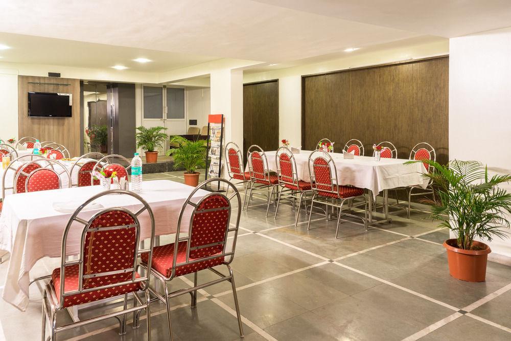 Treebo Trend Royal Kourt Aurangabad Hotel Bagian luar foto